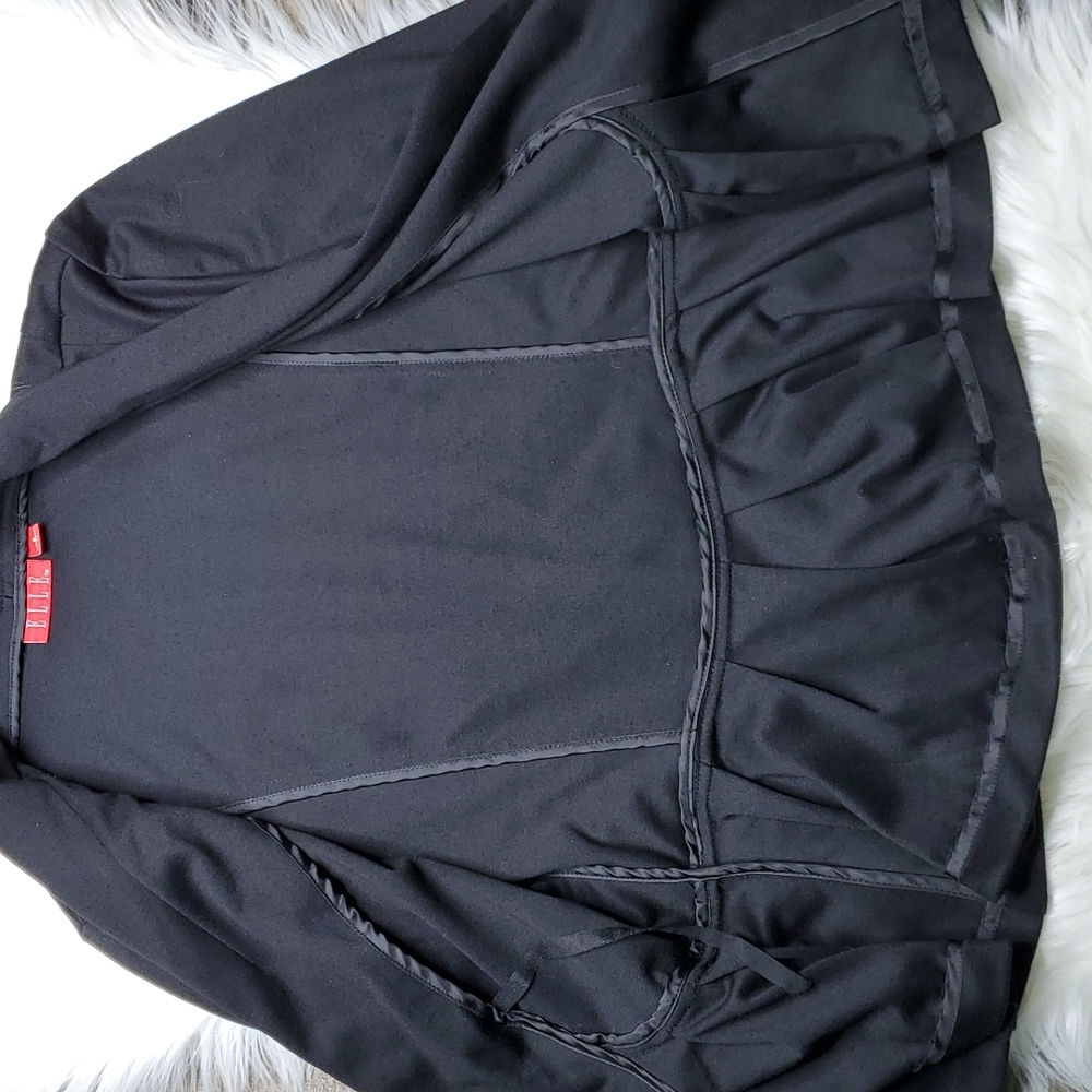 Blazer - Picture 4 of 5